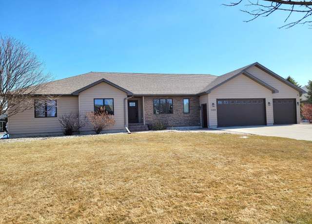 Property at 1109 Silver Ln, Aberdeen, SD 57401, 5 beds, 3.5 baths