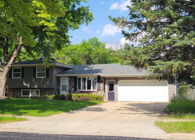 Property at 2106 N Jay St, Aberdeen, SD 57401, 3 beds, 3 baths