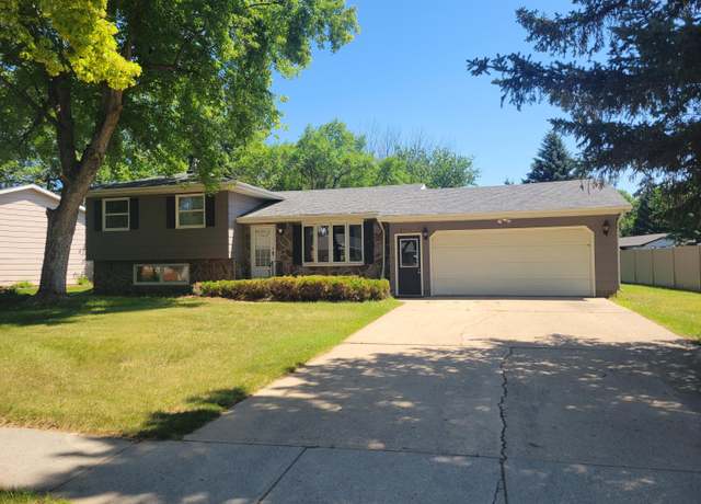 Property at 2106 N Jay St, Aberdeen, SD 57401, 3 beds, 3 baths
