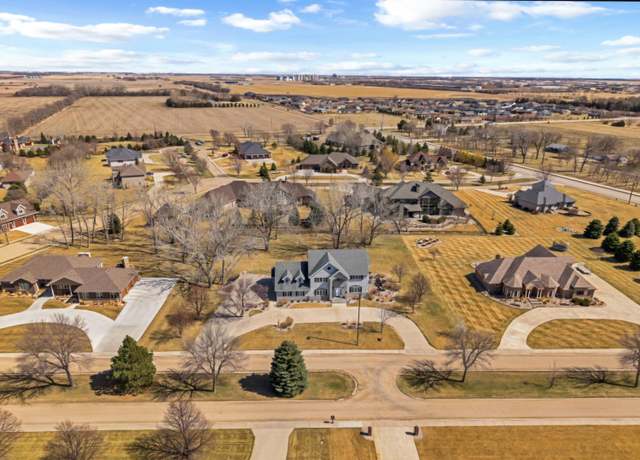 Property at 2430 Pheasant Run Blvd, Aberdeen, SD 57401, 6 beds, 4 baths