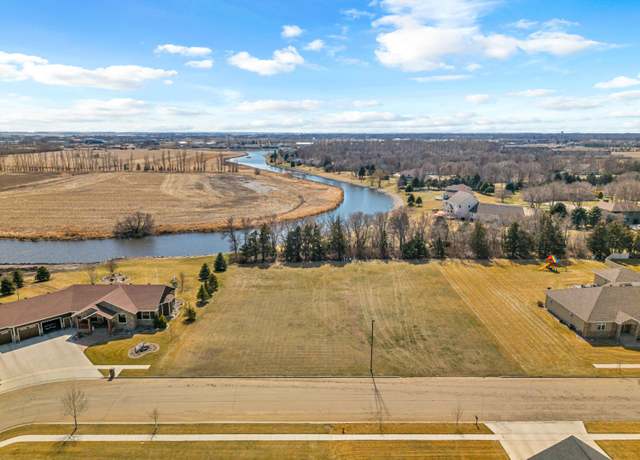 Property at 2606 Water View Dr, Aberdeen, SD 57401