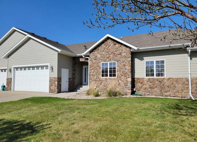 Property at 515 E Palmer Cir, Aberdeen, SD 57401, 3 beds, 3 baths