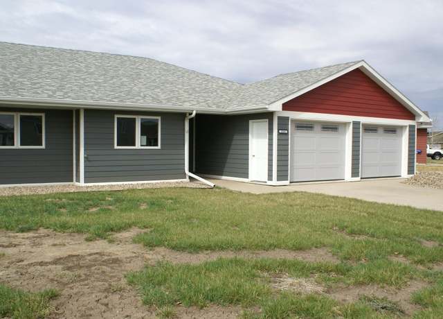 Property at 2202 S Merton St, Aberdeen, SD 57401, 3 beds, 2 baths