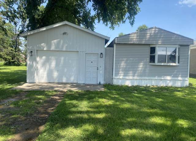 Property at 5 E Railroad Ave, Groton, SD 57445, 3 beds, 2 baths
