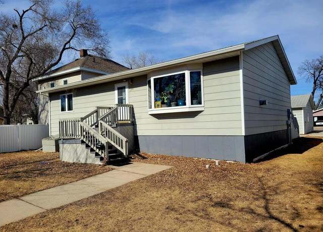 Property at 203 NE 6th Ave, Aberdeen, SD 57401, 4 beds, 2.5 baths