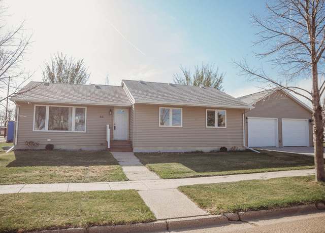 Property at 921 NE 1st Ave, Aberdeen, SD 57401, 5 beds, 2 baths