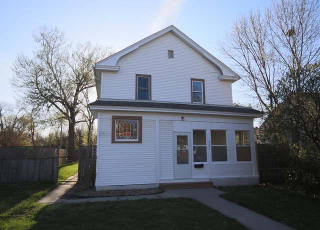 Property at 920 S Jay St, Aberdeen, SD 57401, 5 beds, 3 baths
