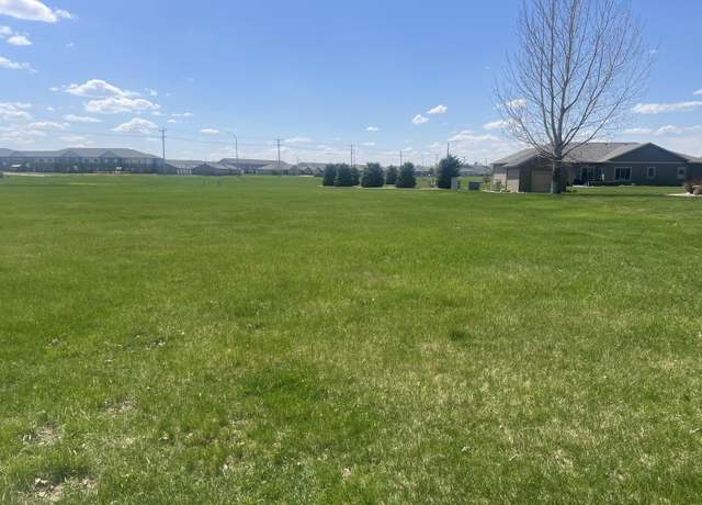 Property at 1738 Mel Ros Dr, Aberdeen, SD 57401