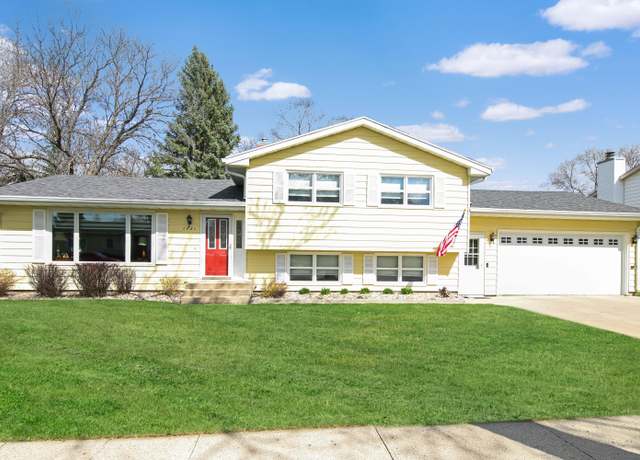 Property at 1721 S 8th St, Aberdeen, SD 57401, 4 beds, 2 baths