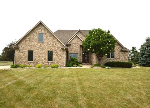 Property at 2955 N Roosevelt St, Aberdeen, SD 57401, 4 beds, 3.5 baths