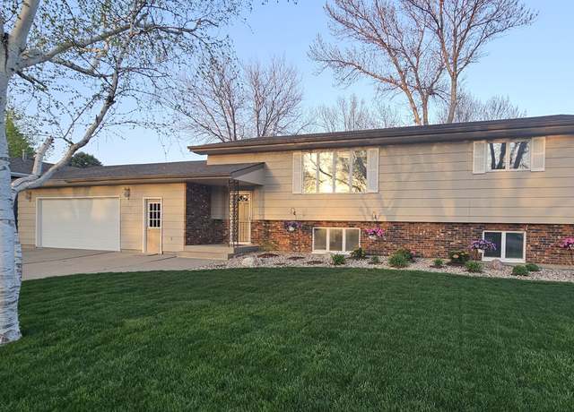 Property at 1612 N Harrison St, Aberdeen, SD 57401, 4 beds, 2 baths