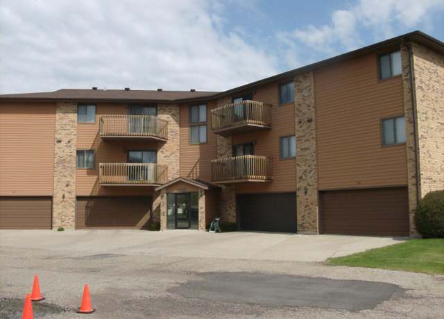 Property at 1015 Circle Dr, Aberdeen, SD 57401, 2 beds, 2 baths