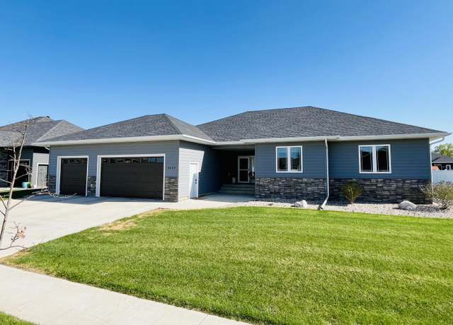 Property at 2522 Prairie Creek Dr, Aberdeen, SD 57401, 5 beds, 3.5 baths