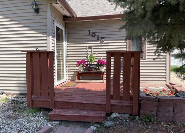 Property at 1019 S Lincoln St, Aberdeen, SD 57401, 4 beds, 2 baths