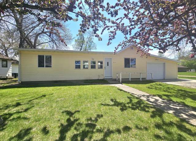 Property at 1718 SE Goodrich Ave, Aberdeen, SD 57401, 2 beds, 1 bath