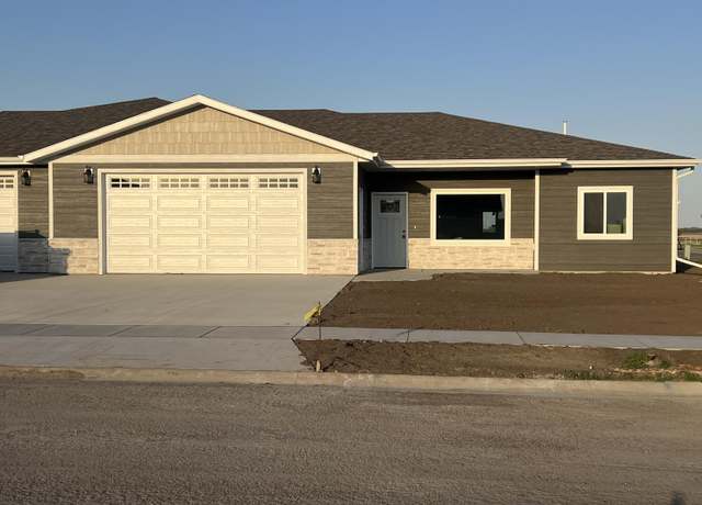 Property at 921 S Willet St, Aberdeen, SD 57401, 3 beds, 2 baths