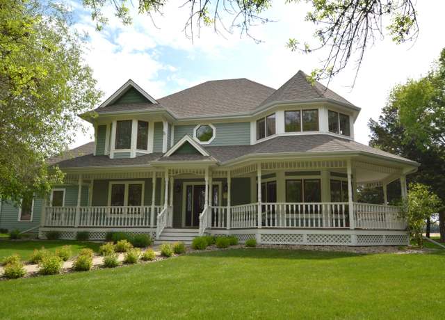 Property at 1215 Bobbie Dr, Aberdeen, SD 57401, 4 beds, 3.5 baths