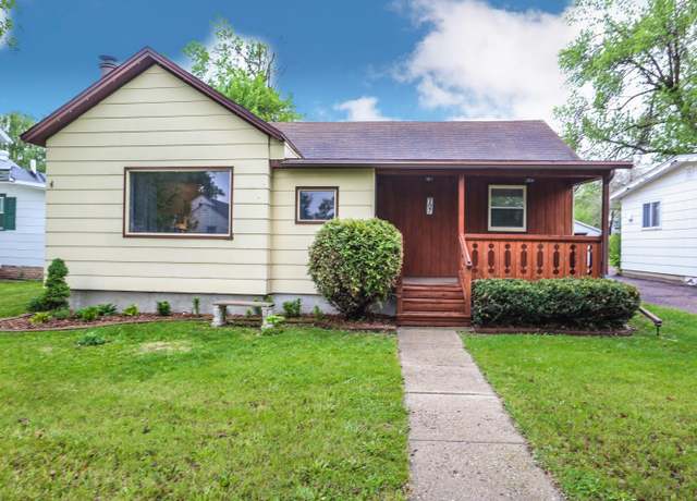 Property at 107 SW 8th Ave, Aberdeen, SD 57401, 2 beds, 1.5 baths