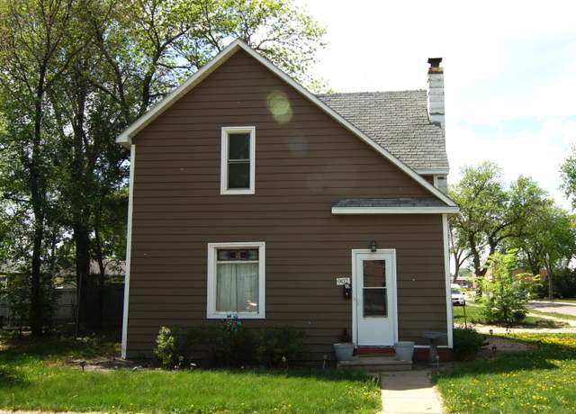 Property at 902 S 3rd St, Aberdeen, SD 57401, 3 beds, 1 bath
