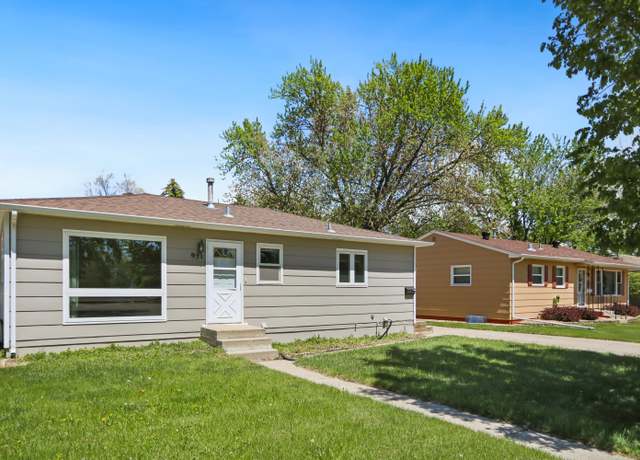 Property at 921 NE 9th Ave, Aberdeen, SD 57401, 4 beds, 2 baths