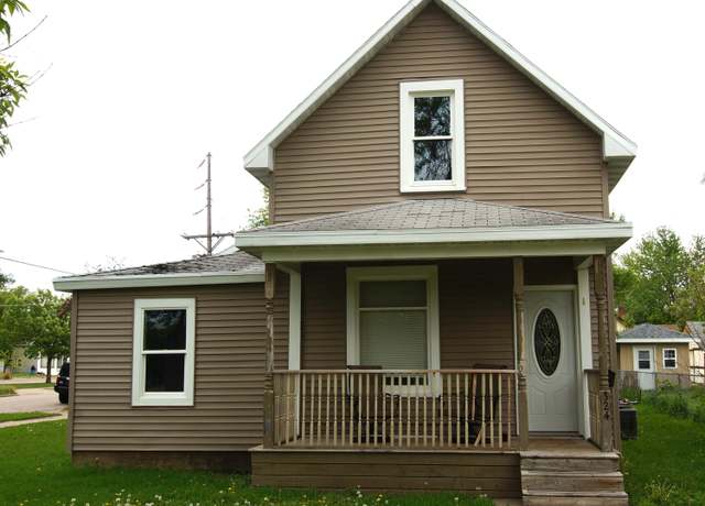 Property at 324 N Lincoln St, Aberdeen, SD 57401, 4 beds, 1.75 baths