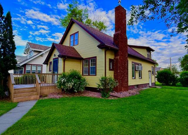 Property at 502 SE 11th Ave, Aberdeen, SD 57401, 5 beds, 2.5 baths