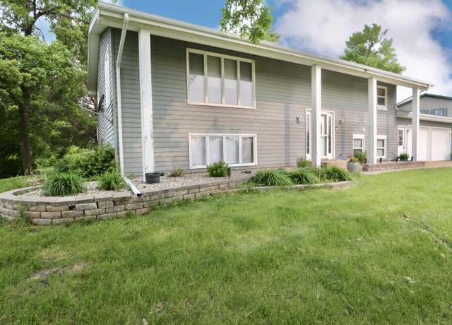 Property at 12907 Prairiewood Dr, Aberdeen, SD 57401, 4 beds, 2 baths