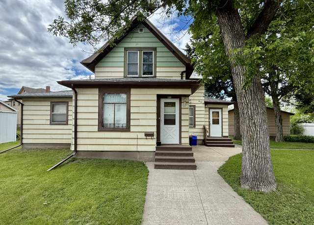 Property at 912 S Lloyd St, Aberdeen, SD 57401, 3 beds, 2.25 baths