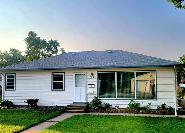Property at 713 NE 3rd Ave, Aberdeen, SD 57401, 3 beds, 2 baths