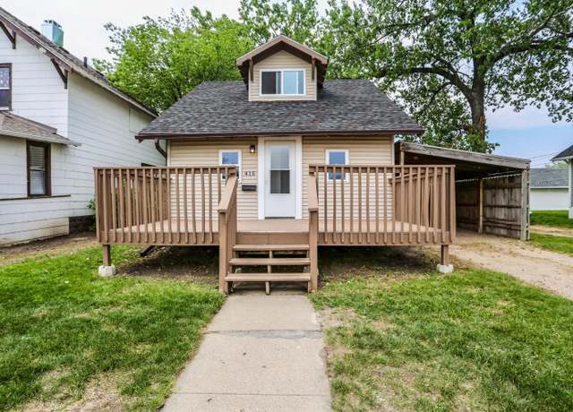 Property at 415 N 3rd St, Aberdeen, SD 57401, 2 beds, 1 bath