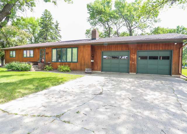 Property at 807 N 1st St, Groton, SD 57445, 5 beds, 3 baths