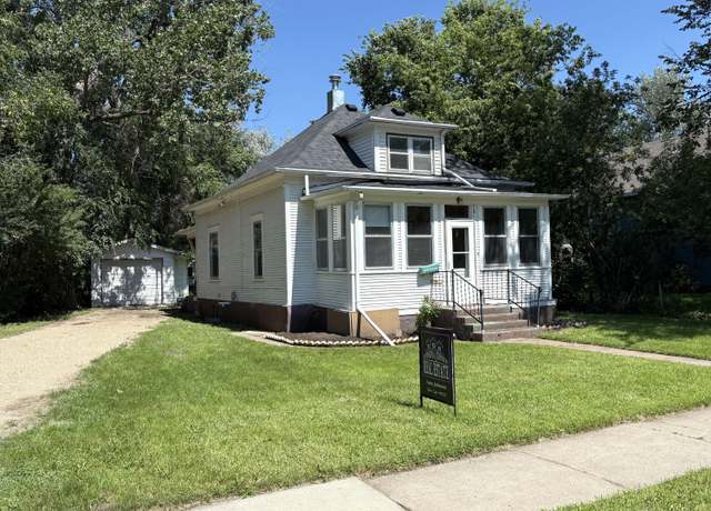 Property at 701 SE 9th Ave, Aberdeen, SD 57401, 3 beds, 1 bath