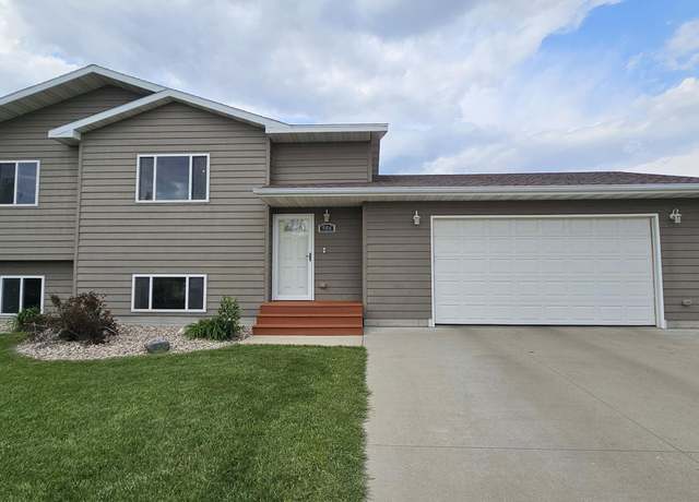 Property at 906 SW 16th Ave, Aberdeen, SD 57401, 4 beds, 2 baths