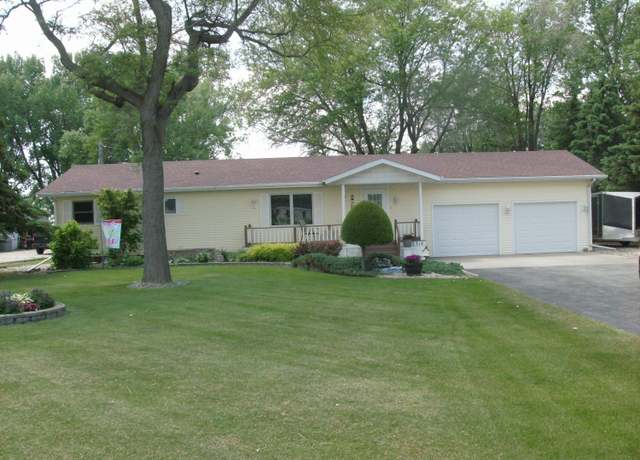 Property at 2314 S Hiway 281, Aberdeen, SD 57401, 3 beds, 2 baths