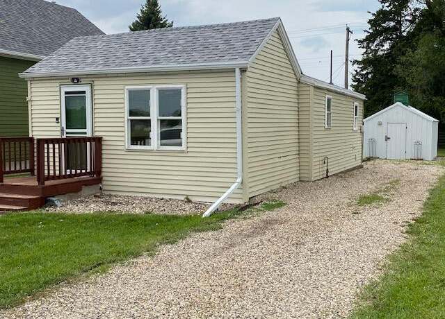 Property at 916 S Lawson St, Aberdeen, SD 57401, 1 bed, 1 bath