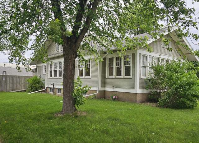 Property at 901 N 1st St, Aberdeen, SD 57401, 4 beds, 2 baths