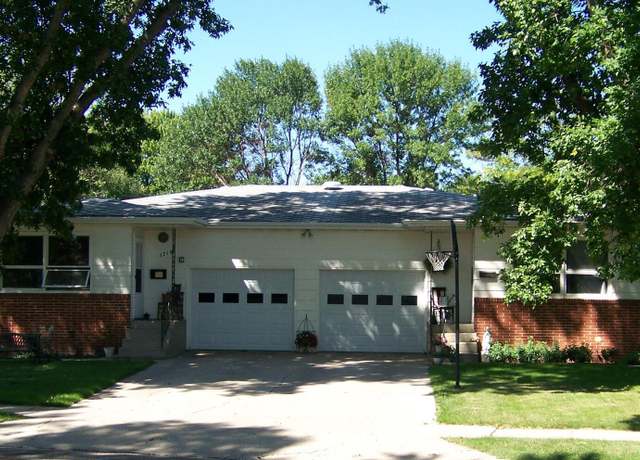 Property at 1716 Dick Dr, Aberdeen, SD 57401