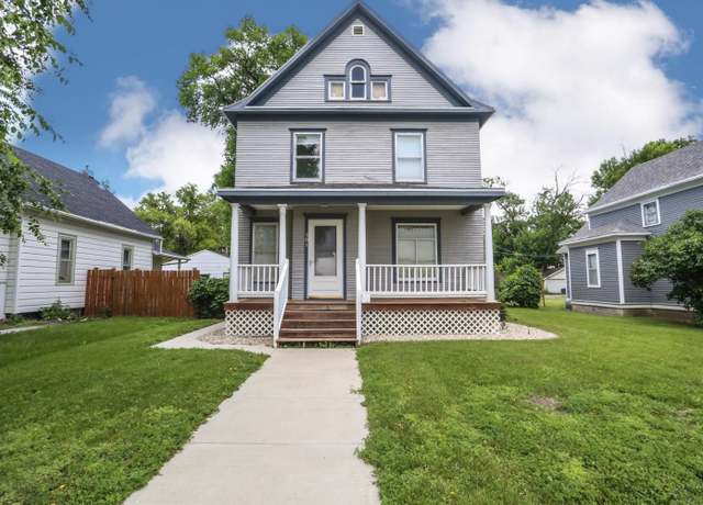 Property at 501 S Dakota St, Aberdeen, SD 57401, 3 beds, 1.5 baths