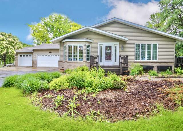 Property at 1977 Country Ln, Aberdeen, SD 57401, 4 beds, 3 baths