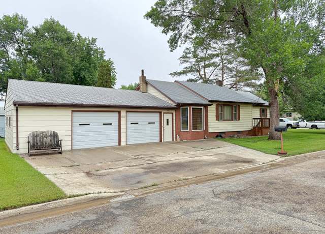 Property at 1302 SW 8th Ave, Aberdeen, SD 57401, 2 beds, 1.25 baths