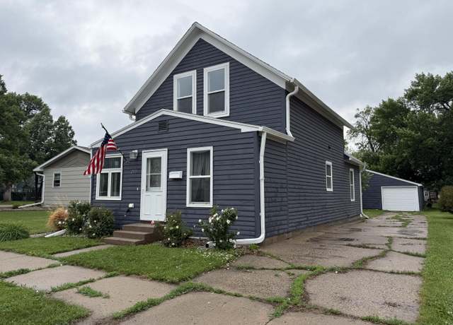 Property at 213 N Penn St, Aberdeen, SD 57401, 4 beds, 2 baths