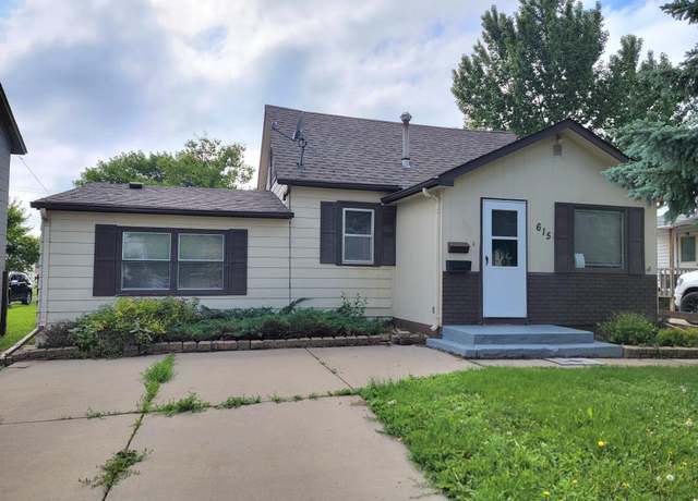 Property at 615 N 3rd St, Aberdeen, SD 57401, 2 beds, 1.5 baths