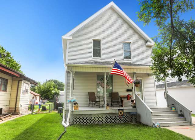 Property at 408 N 1st St, Aberdeen, SD 57401, 3 beds, 1.5 baths