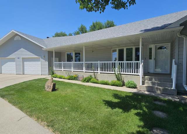 Property at 512 W Melgaard Rd, Aberdeen, SD 57401, 4 beds, 3 baths
