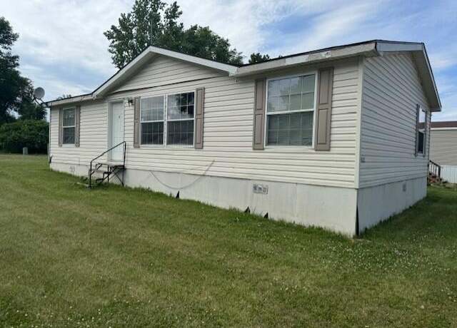 Property at 1623 SW 10th Ave, Aberdeen, SD 57401, 3 beds, 2 baths
