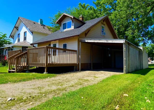 Property at 415 N 3rd St, Aberdeen, SD 57401, 2 beds, 1 bath