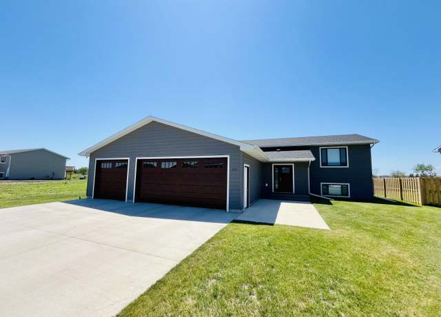 Property at 1210 NE 32nd Ave, Aberdeen, SD 57401, 4 beds, 2 baths