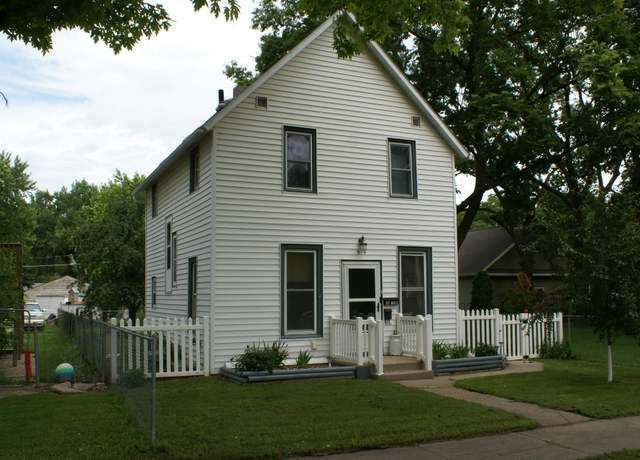Property at 514 N Penn St, Aberdeen, SD 57401, 3 beds, 1.25 baths
