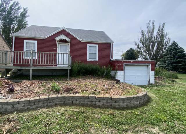 Property at 305 N Williams St, Roscoe, SD 57471, 2 beds, 2 baths