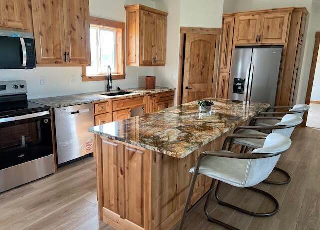 Property at 909 S Willet St, Aberdeen, SD 57401, 3 beds, 2 baths